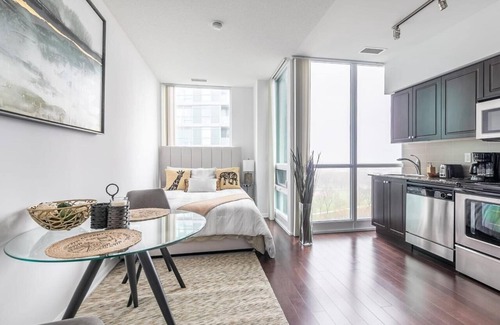 Fort York Condo | Luxury 1 Bedroom condo with Balcony.