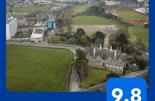 Plymouth Apartment | Luxury 1 Bedroom Duplex with Free Parking