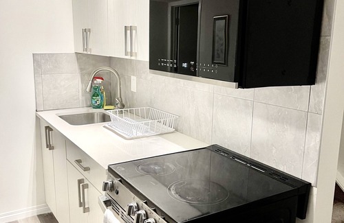 Calgary House | Luxury 1- bedroom secondary suite close to Airport.