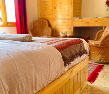 Naggar Apartment | Luxury 1 BHK Apartment for Rent in Naggar,Manali with Modern Kitchen, Wooden Interior, and Spacious Bathroom