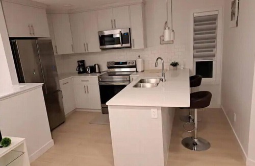 Northeast Edmonton House | Luxury 1 BRM 1 BTH Garden Suite
