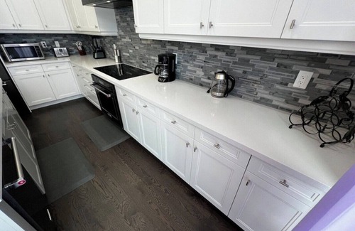 Vaughan House | LUXURY 10' Ceiling Townhome With Large Open Patio