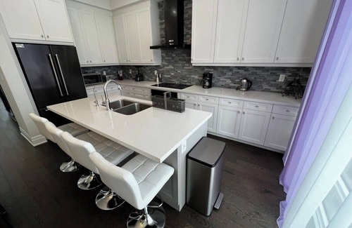 Vaughan House | LUXURY 10' Ceiling Townhome With Large Open Patio