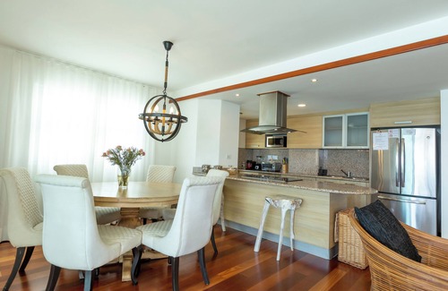 Villas Del Mar Apartment | Luxury| 10th Floor| Beachfront| Parking