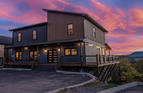 Sevierville House | Luxury 12-Bedroom Cabin with Indoor Pool, Hot tub & Movie Theater, Sleeps 36