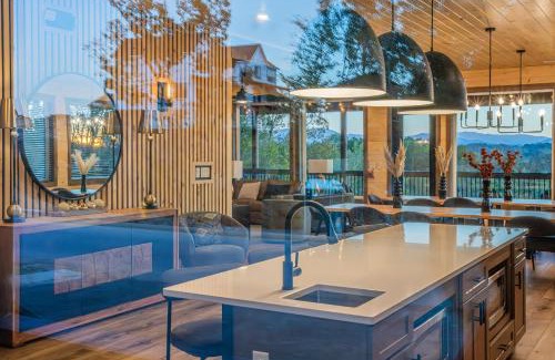 Sevierville House | Luxury 12-Bedroom Cabin with Indoor Pool, Hot tub & Movie Theater, Sleeps 36