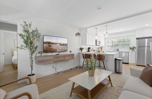 SoHo Apartment | Luxury 1B with prime location, FREE parking & crib