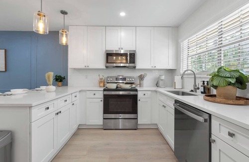 SoHo Apartment | Luxury 1B with prime location, FREE parking & crib