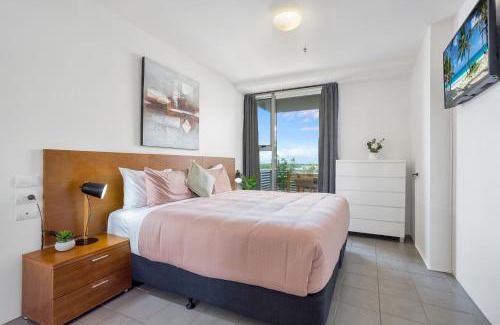 Cairns Central Business District Apartment | Luxury 1BR Apartment @ Harbour Lights Cairns