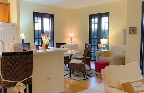 Biggar Apartment | Luxury 2/2 Paseo Condo on Quad with Balconies overlooking Park and Pond