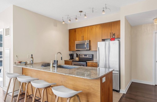 Downtown Mississauga Condo | Luxury 2.5 Bedroom 2 Bathroom 1 Parking Spot Near SQ1 Condo Breathtaking Views!
