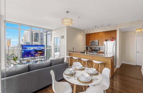 Downtown Mississauga Condo | Luxury 2.5 Bedroom 2 Bathroom 1 Parking Spot Near SQ1 Condo Breathtaking Views!