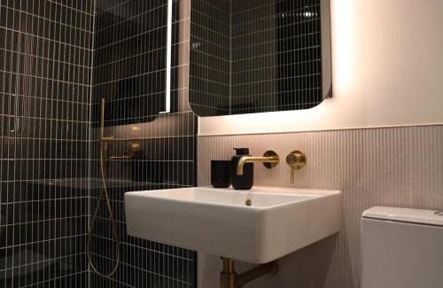 Docklands Apartment | Luxury 2 Bed 2 Bath City Apartment