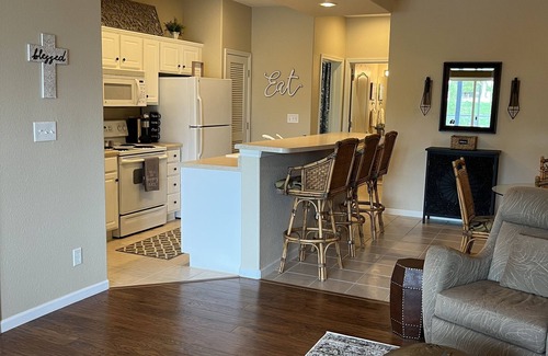 Lake Ozark Condo | Luxury 2 Bed/2 Bath Lake Condo in Monarch Cove 2 MM, WALK-IN Unit w/Boat Slip