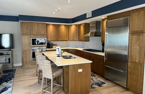 Siesta Key Village Villa | Luxury 2 bed & 2 bath Villa. Next to Siesta Key Village and beach access 5.
