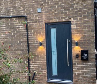 Ainley Top Apartment | Luxury 2-Bed Apartment Lindley Huddersfield
