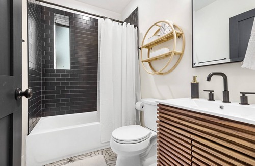 Wilmington Apartment | Luxury 2-Bed Apartment in Wilmington Highlands