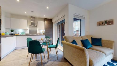 Ebbsfleet Valley Apartment | Luxury 2 Bed Apartment with Parking near London