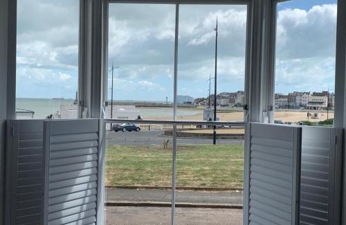 Margate Apartment | Luxury 2 Bed Apartment with Stunning Sea View Steps from Old Town and Dreamland