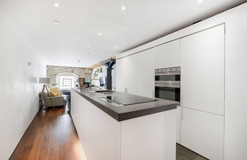 Plymouth Apartment | Luxury 2 bed Apt in historic Royal William Yard