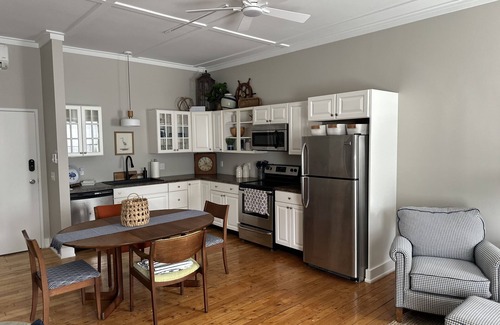 Northport Apartment | Luxury 2 bed apt in Northport! Walk to everything (next door to Piper apt)