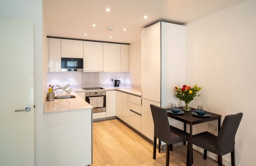 Fairfield Apartment | Luxury 2-Bed Croydon Apartment Near Gatwick
