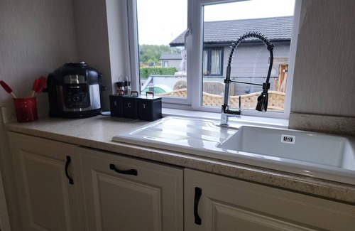 Arnold Cabin | Luxury 2-bed Lodge in Routh, Sleeps 4 With Hot Tub