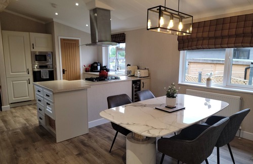 Arnold Cabin | Luxury 2-bed Lodge in Routh, Sleeps 4 With Hot Tub
