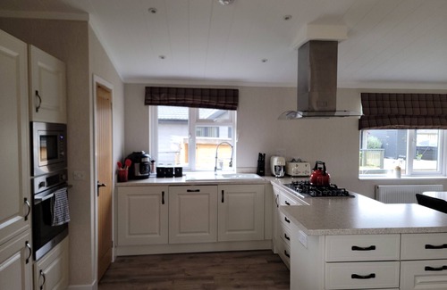 Arnold Cabin | Luxury 2-bed Lodge in Routh, Sleeps 4 With Hot Tub