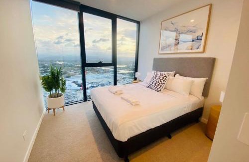 Broadbeach Apartment | Luxury 2 bedrm apartment in Broadbeach- Be a Star in Tower One of the casino 2 bedroom apartment 334F