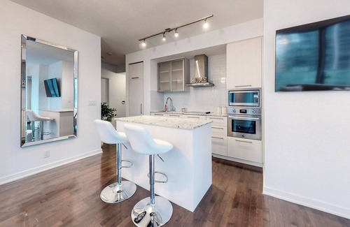 Central Waterfront Condo | Luxury 2 Bedroom/2 Bathroom Downtown Toronto Condo!