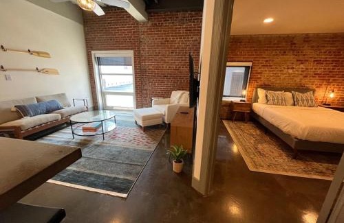 Roanoke Apartment | Luxury 2 Bedroom Apt With Exposed Brick Downtown