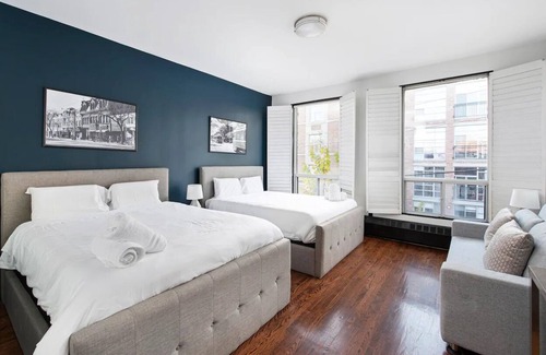 King West Village House | Luxury 2 Bedroom Condo W/ Parking, Budweiser arena