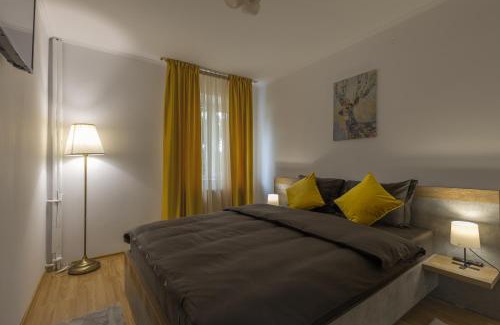 Pitesti Bed & Breakfast | Luxury 2 bedroom holiday apartment