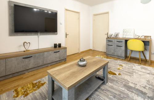 Pitesti Bed & Breakfast | Luxury 2 bedroom holiday apartment