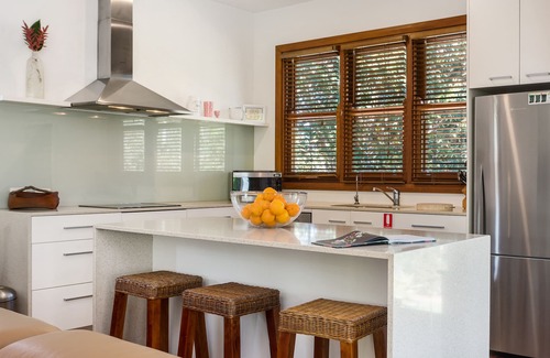 Byron Bay House | Luxury 2 bedroom pool villa, walk to the beach and centre of Byron
