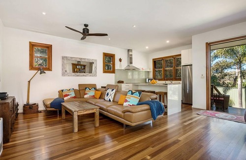 Byron Bay House | Luxury 2 bedroom pool villa, walk to the beach and centre of Byron