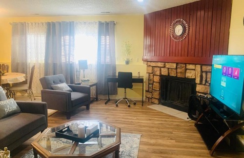 Southeast Colorado Springs Apartment | Luxury 2 bedroom rental place with a fireplace