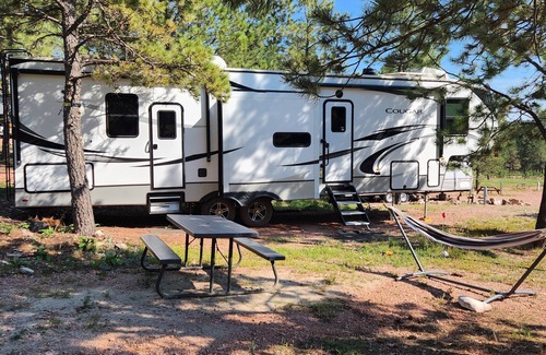 Hermosa RV Rental | Luxury 2 bedroom with WiFi and FREE CUSTER PARK PASS! Close to Mt. Rushmore!