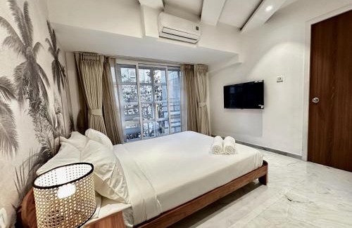 Khar Apartment | Luxury 2 BHK Tropical Apartment with Workspace in Khar West