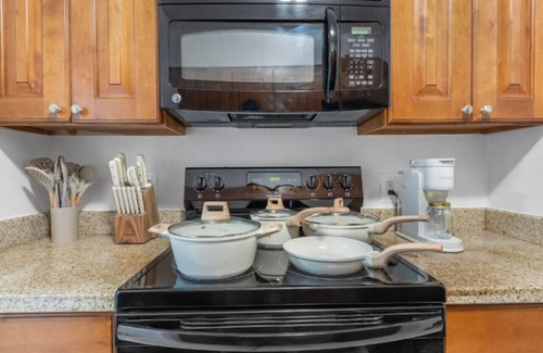SoHo Apartment | Luxury - 2 blocks from Bayshore | GYM | POOL | #4