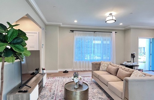 Pasadena House | Luxury 2B/2.5B Minutes from Old Town Pasadena