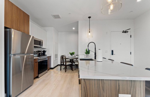 Everett Apartment | Luxury 2bd/2ba near Boston 5031