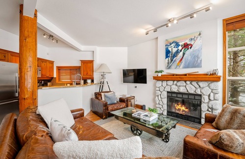 Blackcomb House | Luxury 2BD/2BA Sleep 6 Townhome- Free Parking