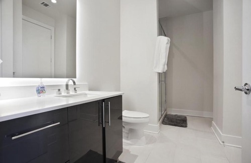 Midtown Apartment | Luxury 2bdrm Penthouse in Midtown