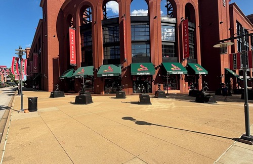 Downtown St. Louis Apartment | Luxury 2BEDROOM LOFT near Bush Stadium