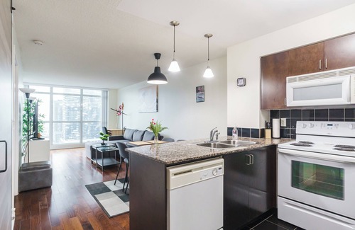 Church and Wellesley Condo | Luxury 2BR Condo in Downton, Steps to Subway