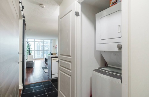 Church and Wellesley Condo | Luxury 2BR Condo in Downton, Steps to Subway