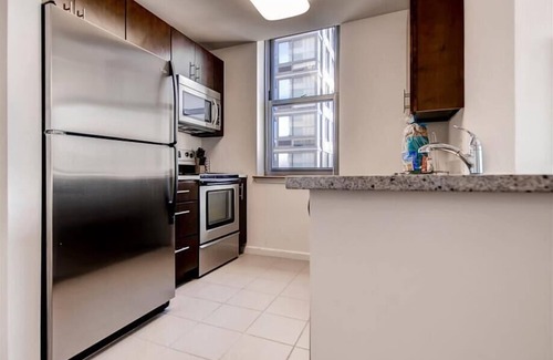 Hudson Exchange Apartment | Luxury 2BR | Full Kitchen | Steps from PATH | by GLS