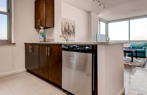 Hudson Exchange Apartment | Luxury 2BR | Full Kitchen | Steps from PATH | by GLS